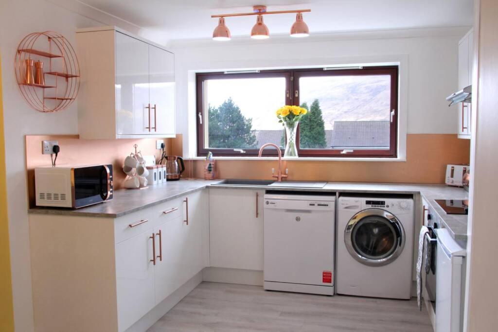Premium Ground Floor Apartment, Near Fort William Town Centre מראה חיצוני תמונה