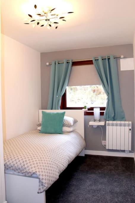 Premium Ground Floor Apartment, Near Fort William Town Centre מראה חיצוני תמונה