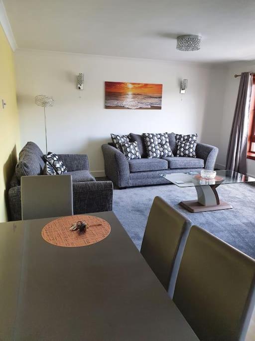 Premium Ground Floor Apartment, Near Fort William Town Centre מראה חיצוני תמונה