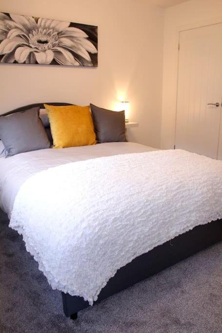 Premium Ground Floor Apartment, Near Fort William Town Centre מראה חיצוני תמונה
